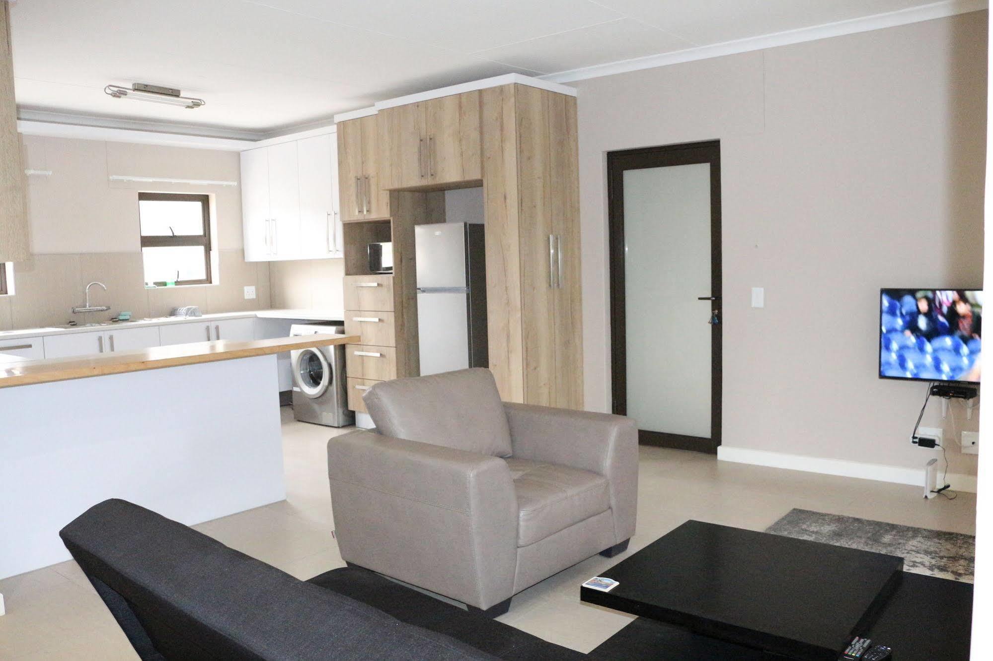 Discovery Guest House Windhoek Buitenkant foto
